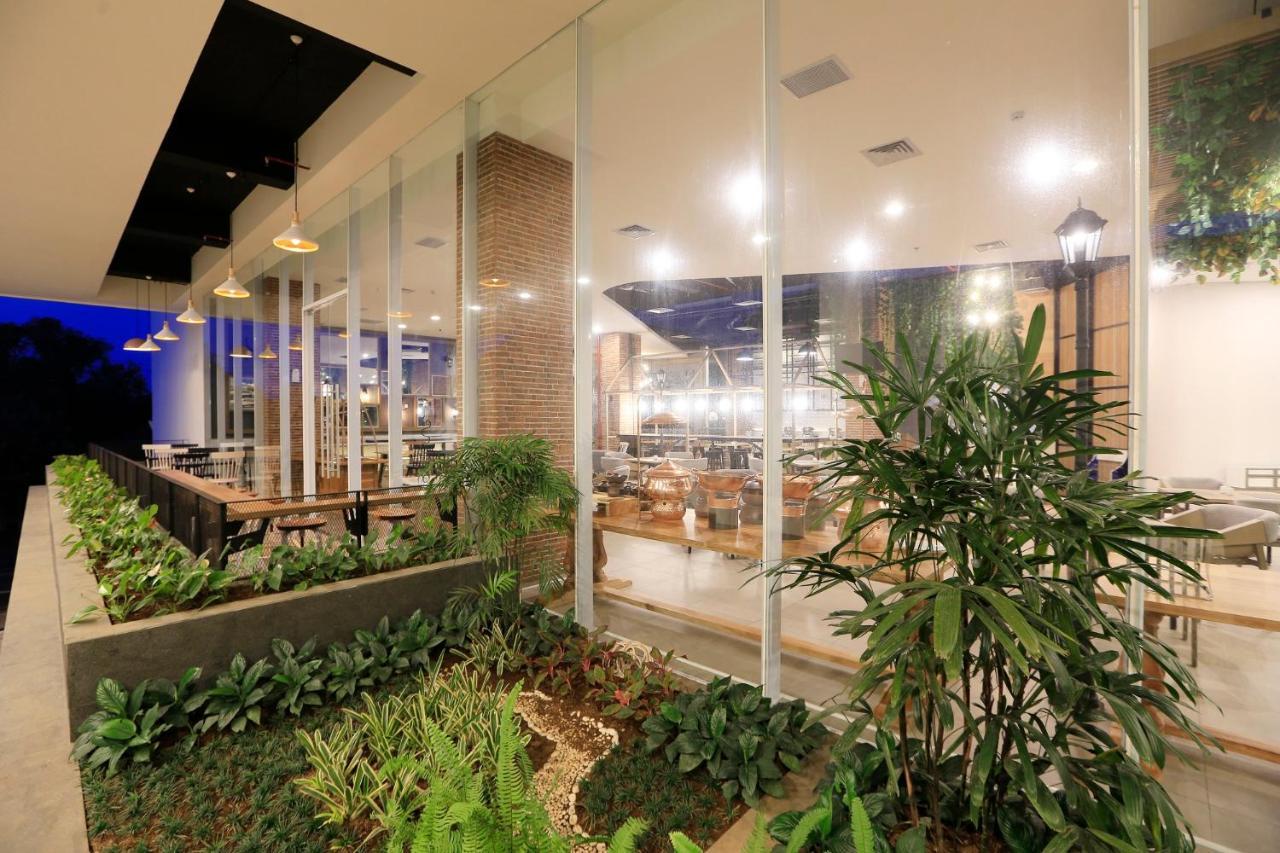 Luminor Hotel Purwokerto By Wh Екстериор снимка