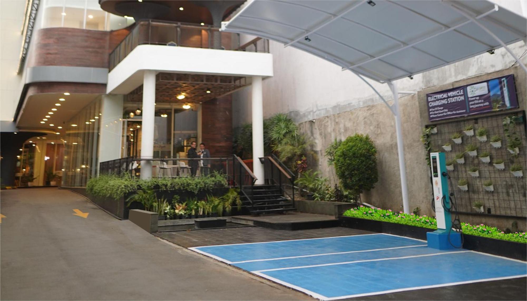 Luminor Hotel Purwokerto By Wh Екстериор снимка